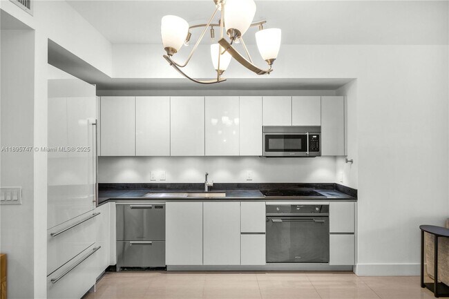 Building Photo - 1010 Brickell Ave