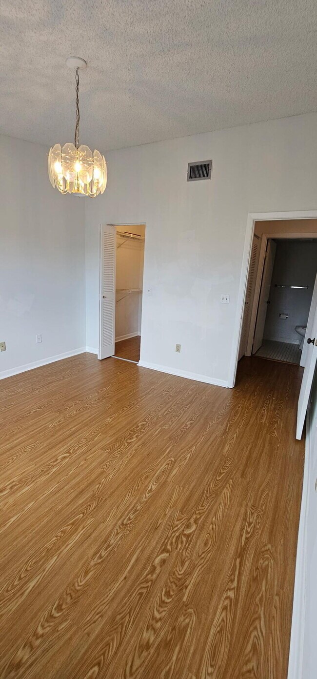 Building Photo - 7879 Willow Spring Dr