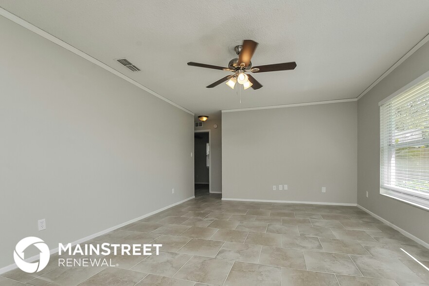 Building Photo - 808 Pebblewood Dr