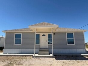 Building Photo - 14 University Ave