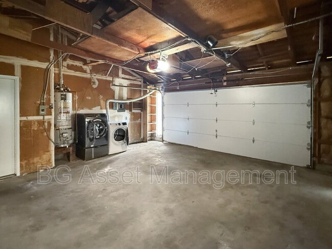 Building Photo - 2672 Doidge Ave