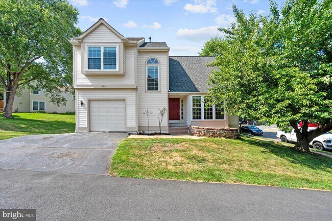 Building Photo - 461 Foxridge Dr SW