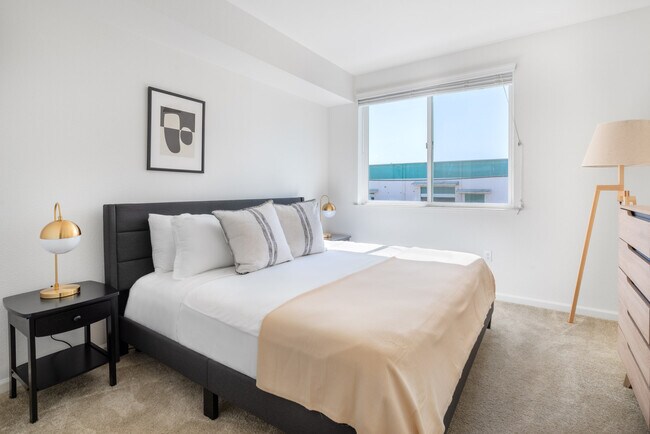 Building Photo - Linq Apartments, 1700 Newbury Park Dr