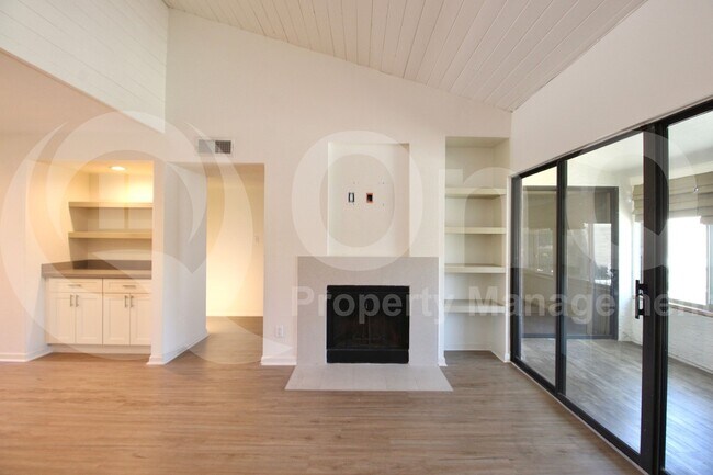 Building Photo - 5998 N 78th St
