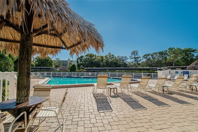 Building Photo - 2900 Cove Cay Dr