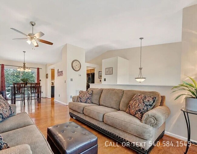 Building Photo - 133 Gala Dr
