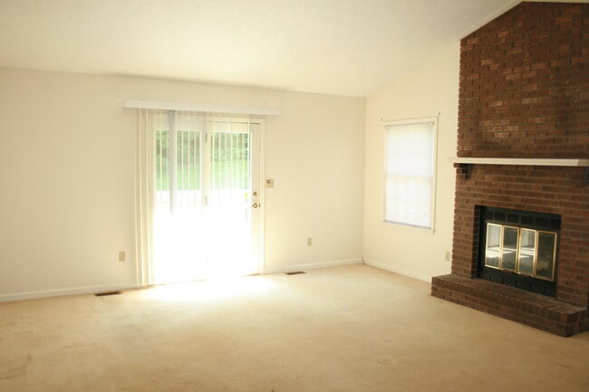 Building Photo - 117 Mountain Valley Dr
