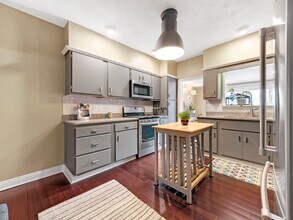 Building Photo - Luxury Updated Home - Lawrenceville