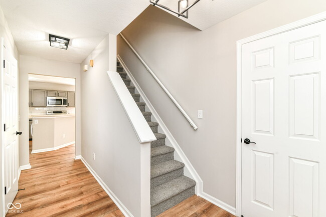Building Photo - 6040 Portwood Ct