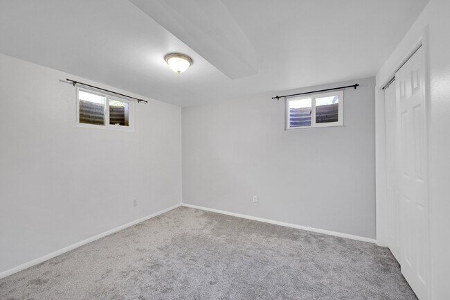 Building Photo - $2,095.95 with $300 off the first month's Rent - 4 Bedrooms, 2 Bathrooms, Single Family Home in C...