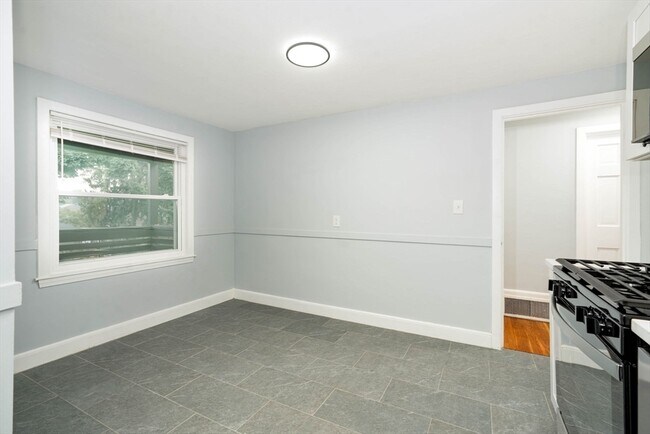 Building Photo - 25 Langley Cir