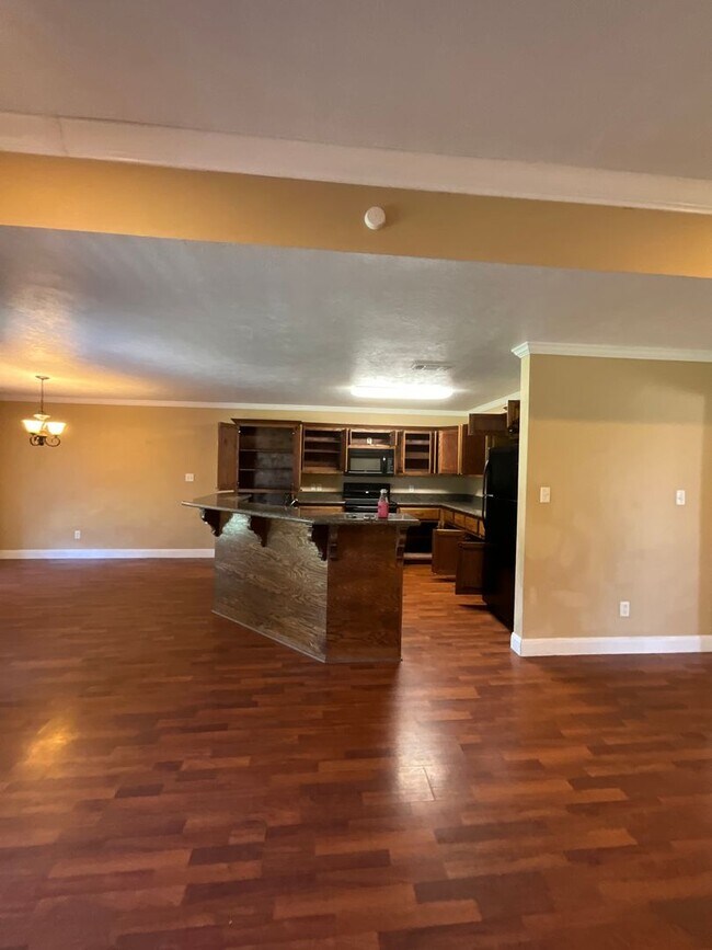 Building Photo - 110 James Dr