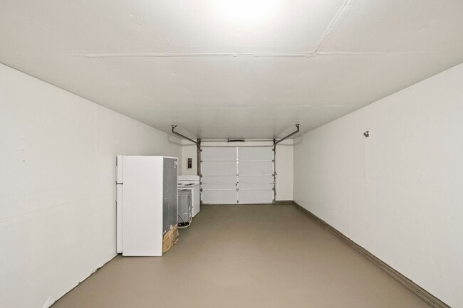 Garage - 523 159th St E