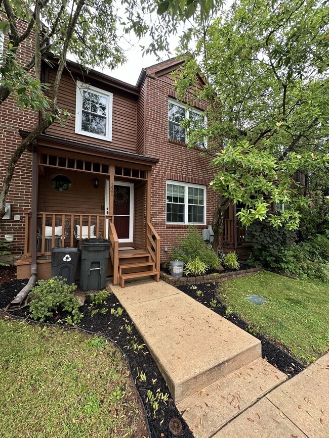 Primary Photo - 121 Iron Bark Ct