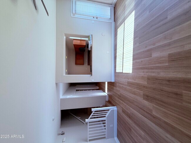 Building Photo - 1 N 88th Ave