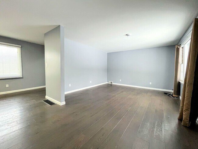 Building Photo - Comfortable 2-Bed Plus Den Home Available in Tonawanda