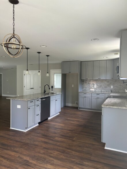 Building Photo - 10 N Rockview Dr