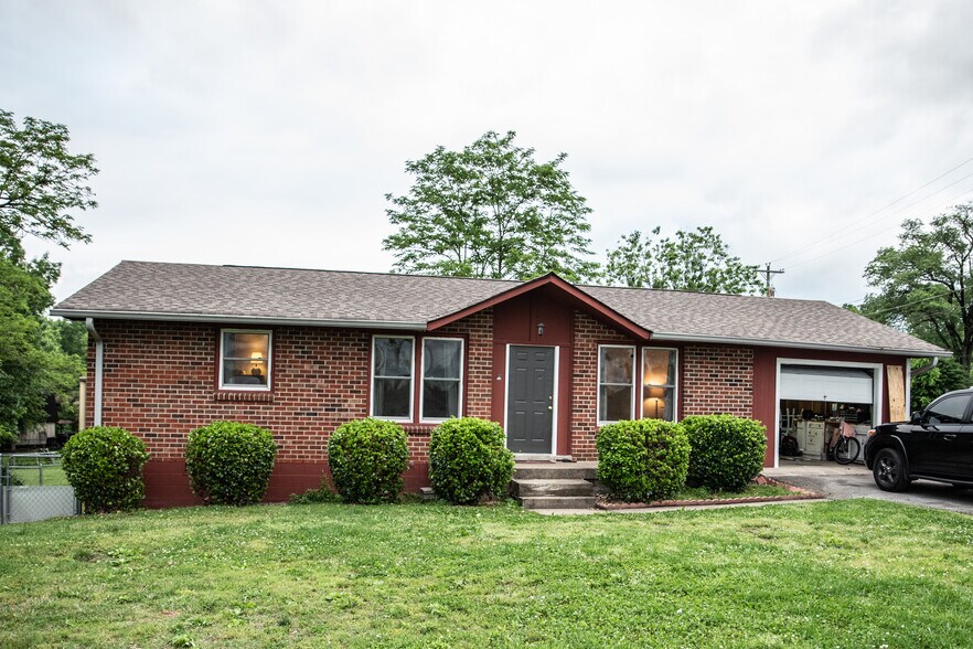 Building Photo - 101 Evergreen Circle