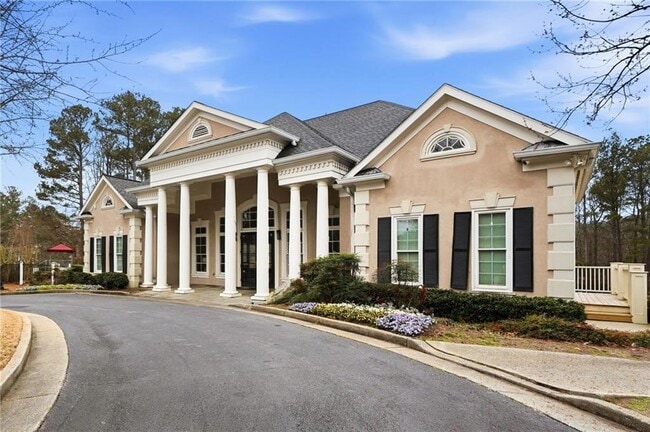 Building Photo - 310 Stoneleigh Dr SW