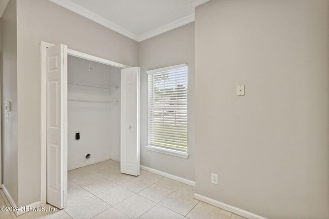 Building Photo - 574 Southbranch Dr