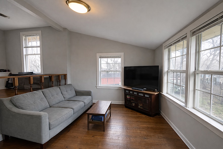 Building Photo - 3219 W Markham St