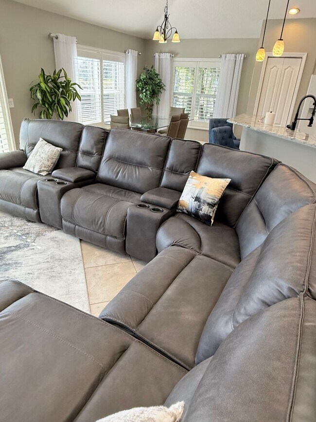 Building Photo - Live The Villages life: 3Bedrooms/2Baths furnished home with all the premier recreation access!