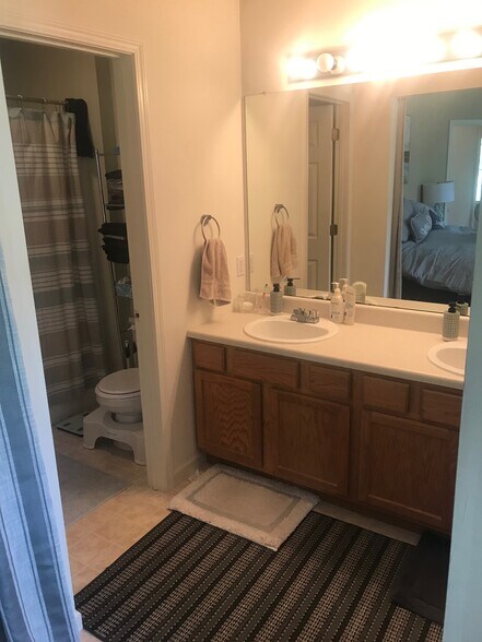 Building Photo - 4626 S Sparrow Ct