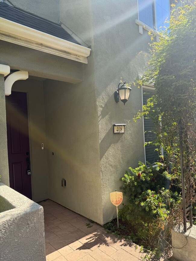 Building Photo - 4 Bedroom Garden Home in the Heart of West Roseville. Conveniently Located to Restaurants and Sho...