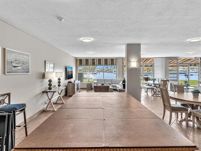 Building Photo - 3100 S Ocean Blvd