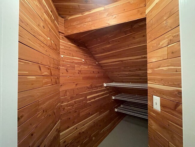 Building Photo - 4368 Pond Ridge Ct