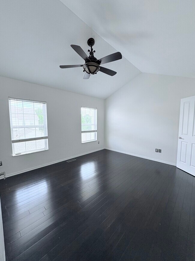 Building Photo - Stunning 2BR 3BA w/ Garage & Central A/C in Westerville!