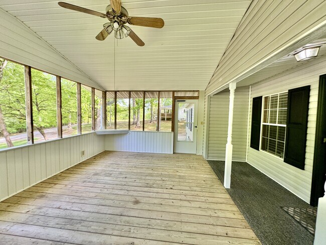 Building Photo - 229 Bateman Ln