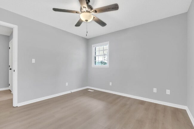 Building Photo - Discover Comfort and Convenience! Prime Bo...