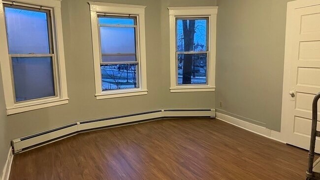 Building Photo - 47 Hunt St