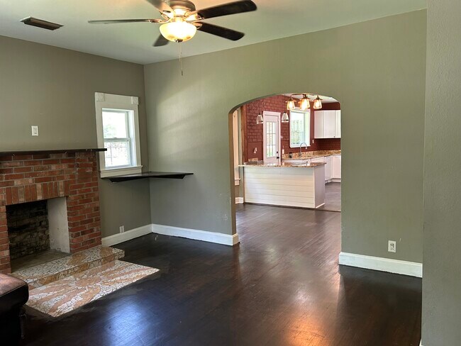 Building Photo - 115 E Lattin St