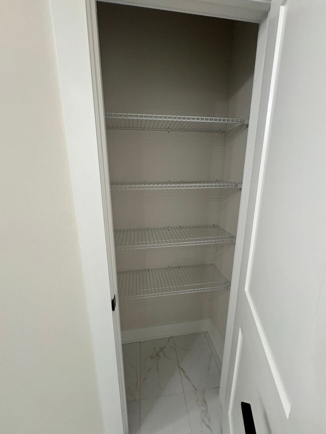 Building Photo - Stylish West Nashville 3 bed 2.5 bath - Pet Friendly