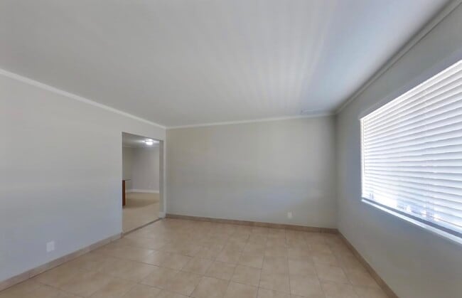 Building Photo - Rebekah Ritter