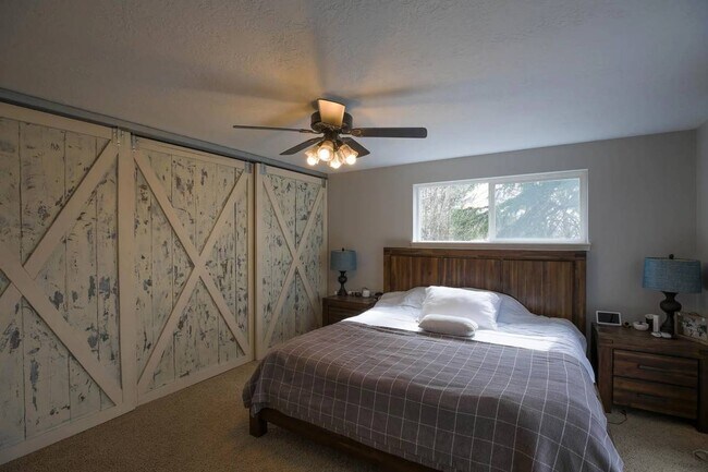 Building Photo - 1555 SW Gilson Ct