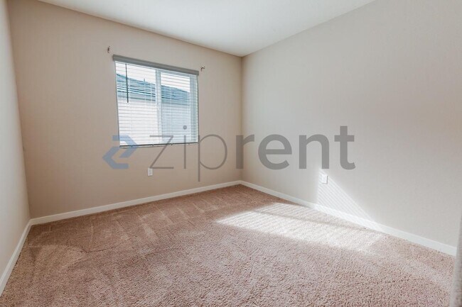 Building Photo - 2766 Bedell St