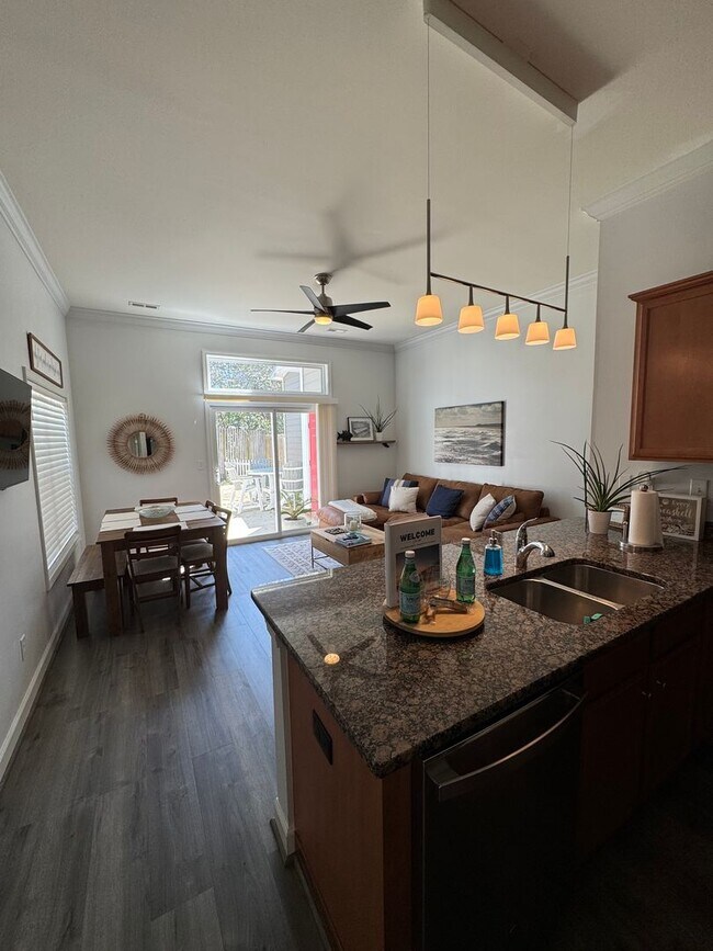 Building Photo - Seagate- Close to Wrightsville Beach