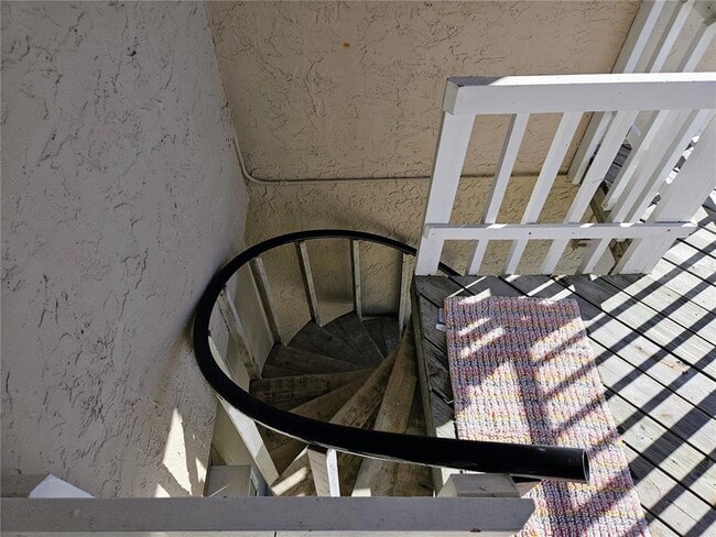 Building Photo - 255 Capri Cir N