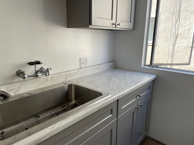 Building Photo - 14029 Dicky St