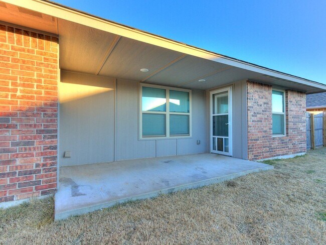 Building Photo - 3bed/2bath Home Available in the Heart of ...