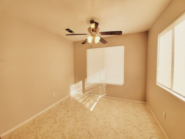 Building Photo - CUTE GATED 2BD/2BA CONDO IN LAS VEGAS!