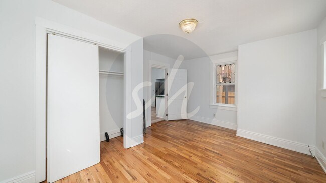Building Photo - Updated 2-Bed Victorian Main-Floor Living with Stained Glass & Jetted Tub