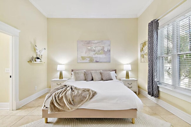 Building Photo - 509 S Willow Ave