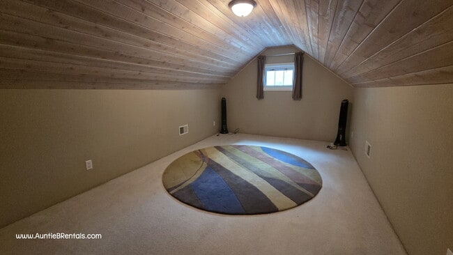 Building Photo - 428 Warwick St