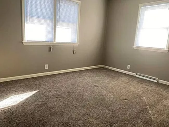 Building Photo - 5607 N 68th St