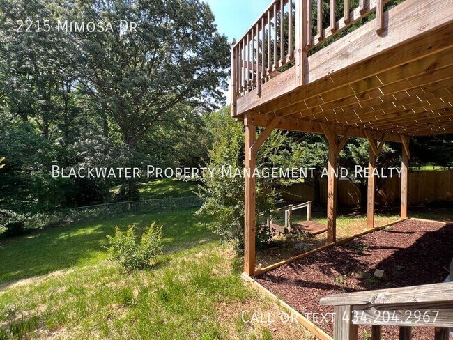 Building Photo - 2215 Mimosa Dr