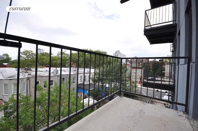 Building Photo - 894 New York Ave